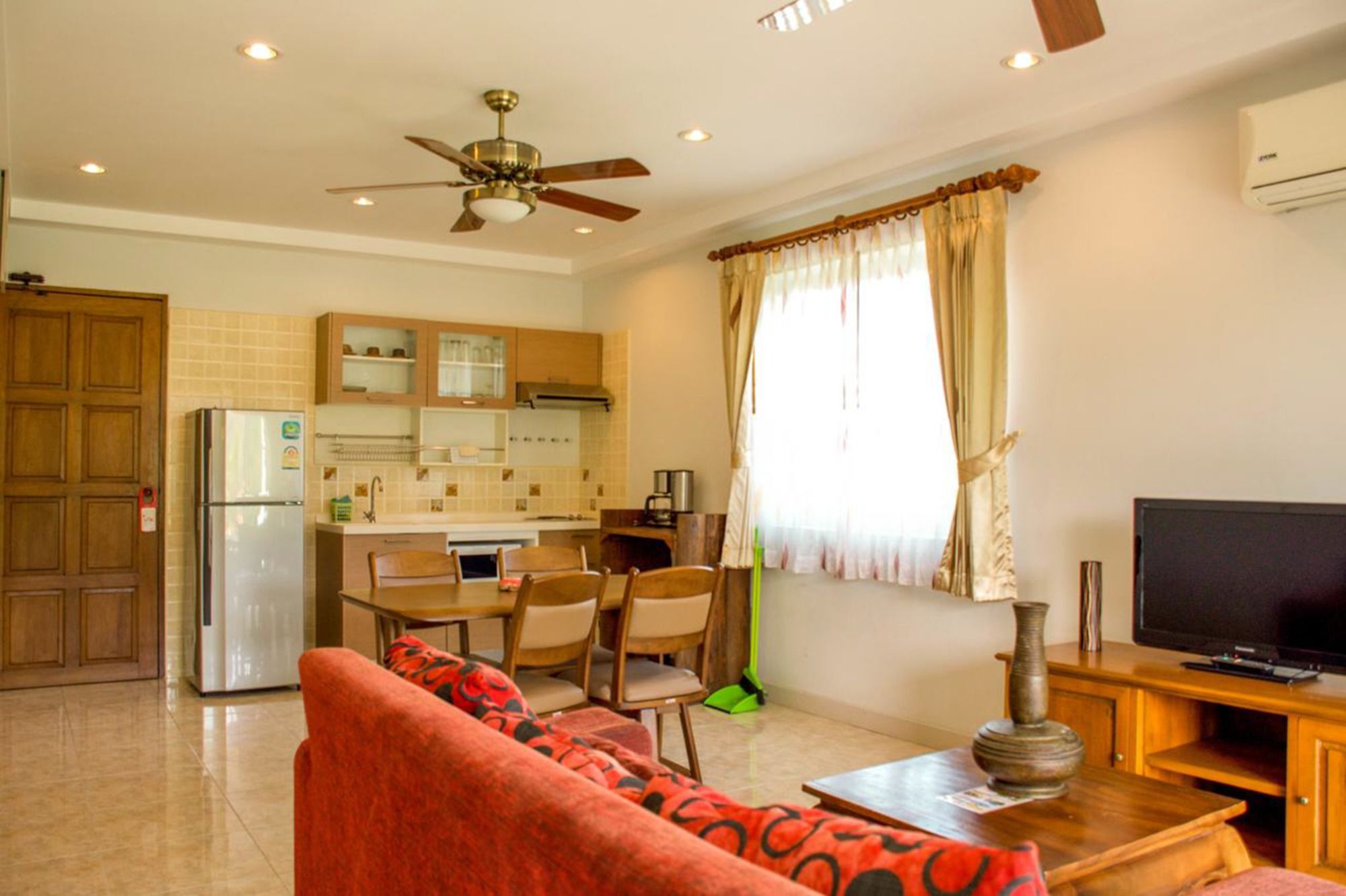 בנג טאו ביץ' Baan Rosa Bangtao Beach מראה חיצוני תמונה